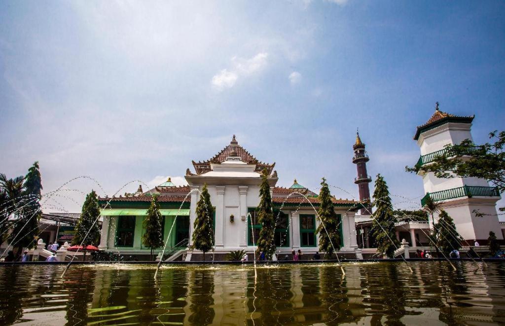 Oyo 2025 Wisma Musdalifa Palembang Exterior photo